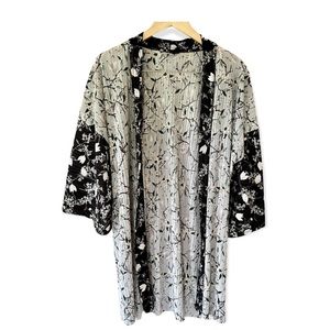 TOPSHOP Black & Grey Floral Kimono Japanese inspired print size small